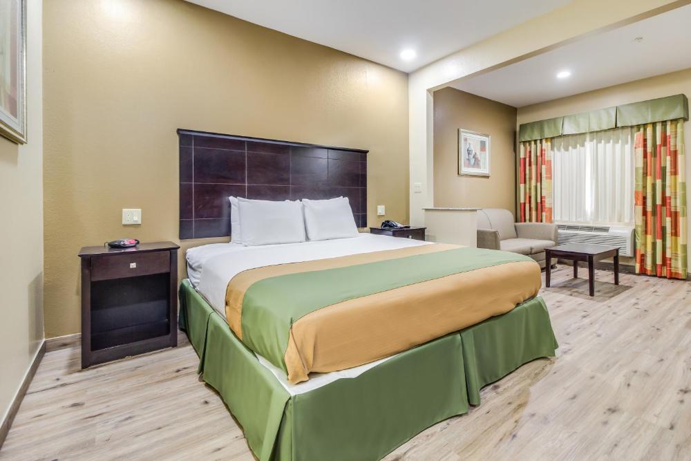 King Room with One King Bed interior