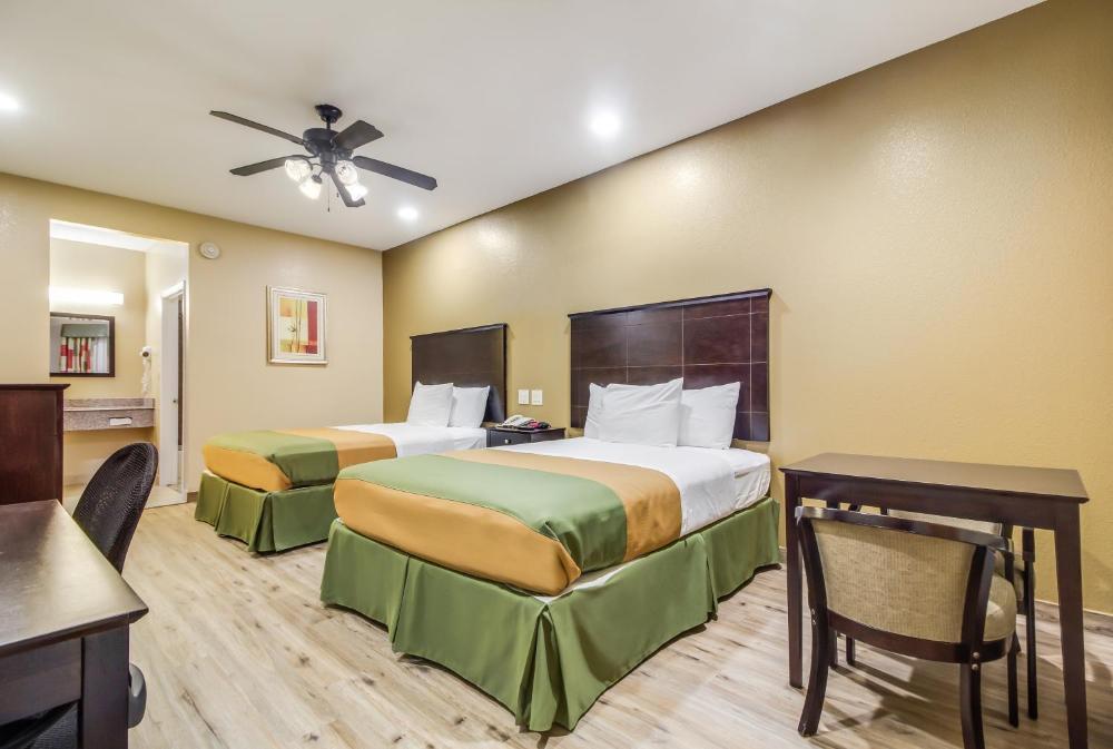 Queen Room with Two Queen Beds interior